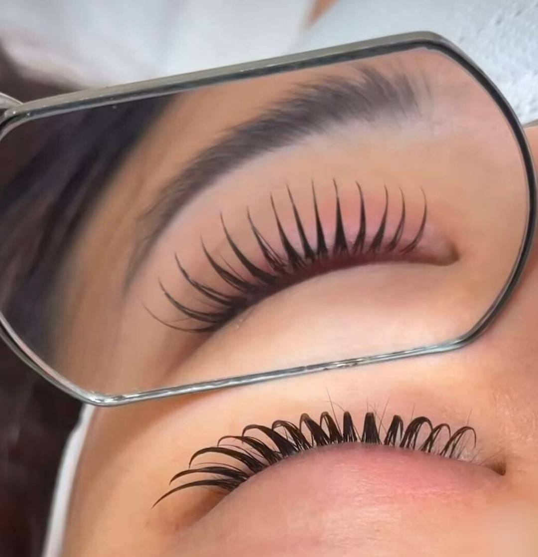 デキるアイリストは持っている‼ラッシュミラー – DLUX PROFESSIONAL JAPAN